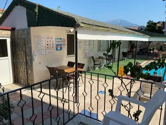 Standart Üç Kişilik Oda, Bahçe Manzaralı