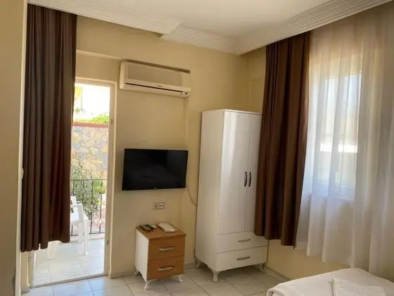 Standart Üç Kişilik Oda, Bahçe Manzaralı