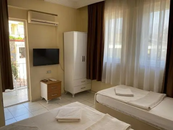 Standart Üç Kişilik Oda, Bahçe Manzaralı