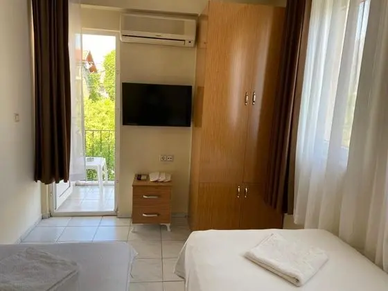 Standart Üç Kişilik Oda, Bahçe Manzaralı