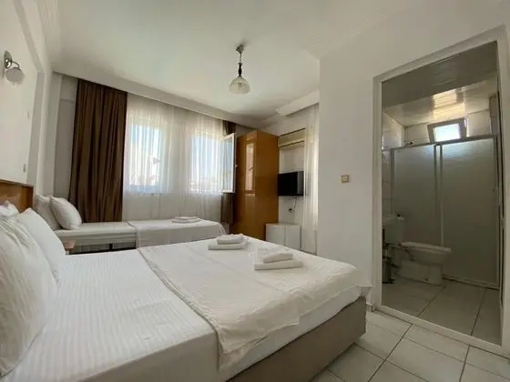 Standart Üç Kişilik Oda, Bahçe Manzaralı