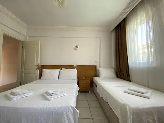 Standart Üç Kişilik Oda, Bahçe Manzaralı