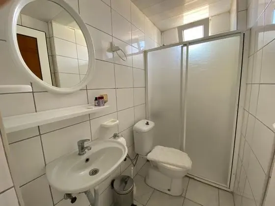 Standart Üç Kişilik Oda, Bahçe Manzaralı