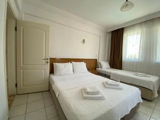 Standart Üç Kişilik Oda, Bahçe Manzaralı