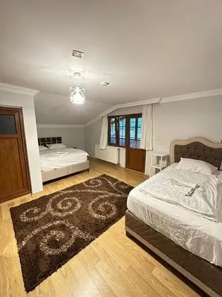 Çift Kişilik, Dağ Manzaralı