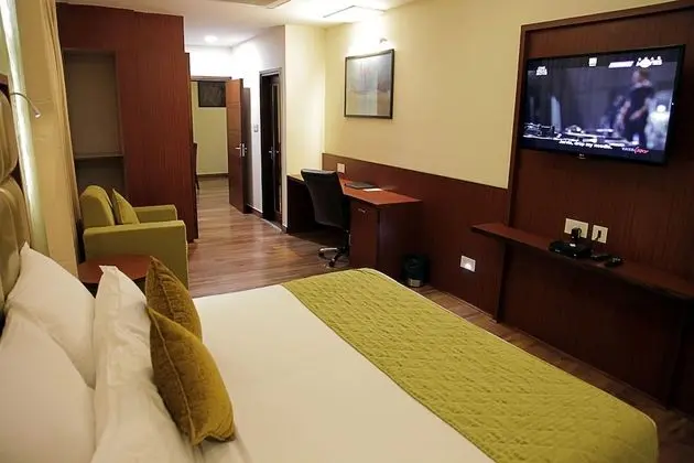 Süit, 1 En Büyük (King) Boy Yatak, Engellilere Uygun, Şehir Manzaralı (Cama)