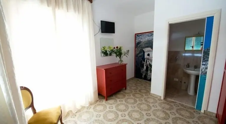 Büyük Yataklı Tek Kişilik Oda