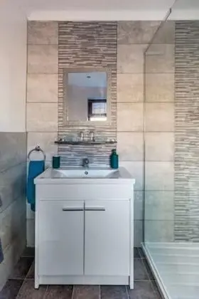 Tek Büyük Yataklı Oda, Banyolu/Duşlu, Avlu Manzaralı (Room 2)