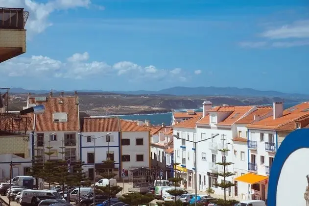 Tek Büyük veya İki Ayrı Yataklı Oda, Kısmi Deniz Manzaralı
