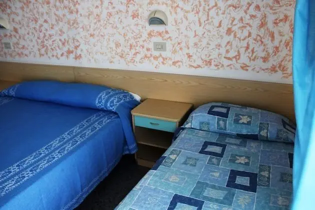 Üç Kişilik Oda