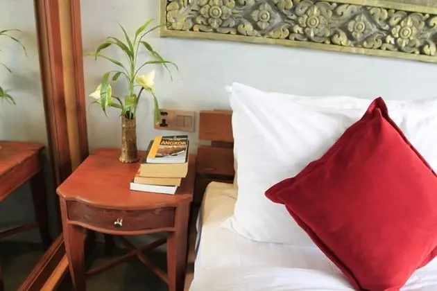Deluxe King Suite with Pool View - Free pick up