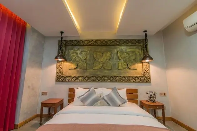 Deluxe King Suite with Private Balcony - Free Pick-up