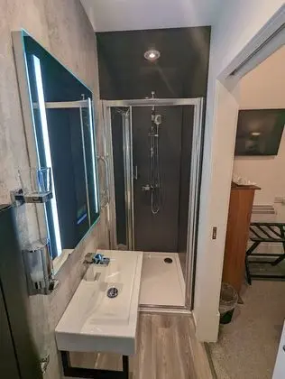 Basic Tek Büyük Yataklı Oda, Özel Banyo (Room 1)