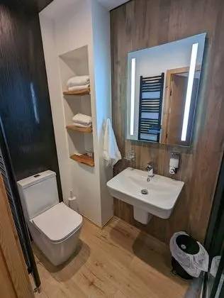 Deluxe Tek Büyük Yataklı Oda, Özel Banyo (Room 3)