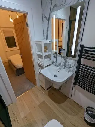 Superior Tek Büyük Yataklı Oda, Özel Banyo, Bahçe Manzaralı (Room 2)