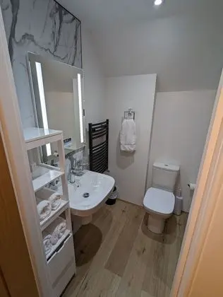 Superior Tek Büyük Yataklı Oda, Özel Banyo, Bahçe Manzaralı (Room 2)