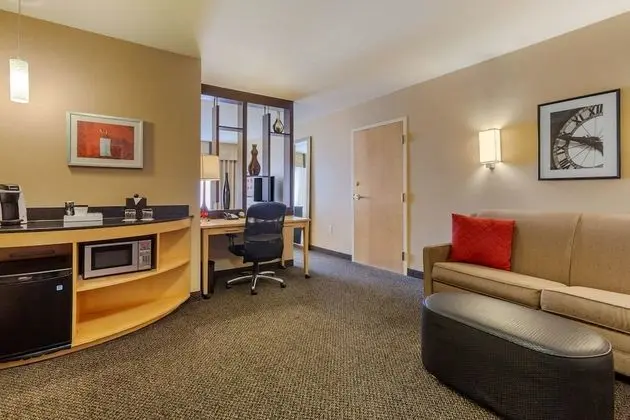 Süit, 1 En Büyük (King) Boy Yatak ve Çekyat, Engellilere Uygun, Sigara İçilmez