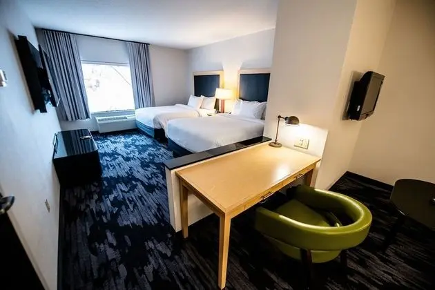 Oda, 2 Büyük (Queen) Boy Yatak (Mobility/Hearing Access, Roll-In Shwr)