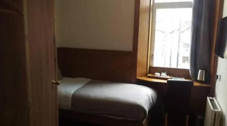 Tek Kişilik Oda, 1 Tek Kişilik Yatak