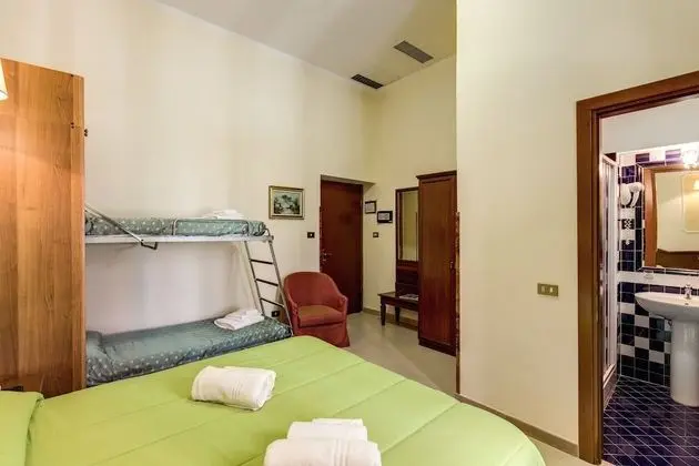 Standard Dört Kişilik Oda