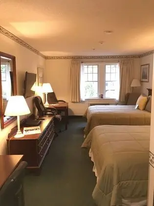 2 Queen Beds, 2nd Floor, No Pets