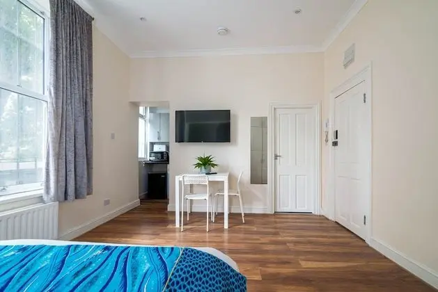 Superior Stüdyo, Özel Banyo