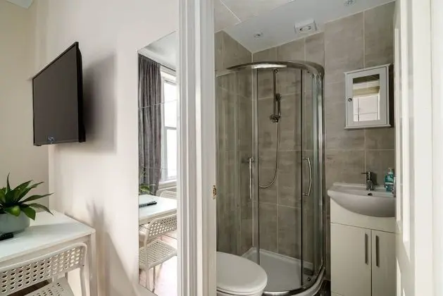 Superior Stüdyo, Özel Banyo