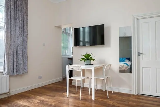 Superior Stüdyo, Özel Banyo