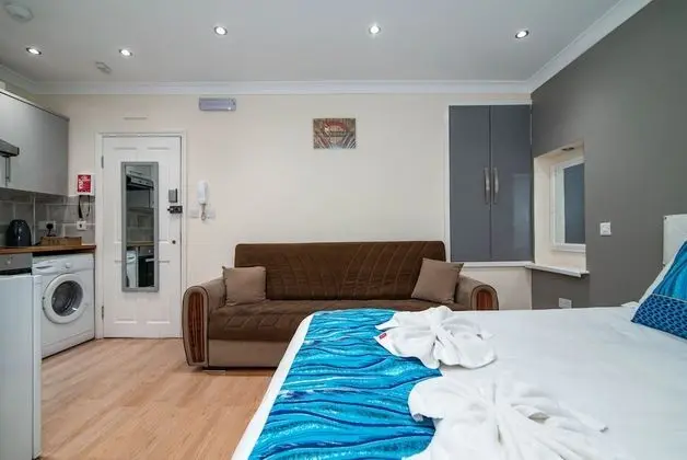 Superior Stüdyo, Özel Banyo