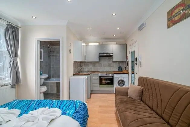 Superior Stüdyo, Özel Banyo