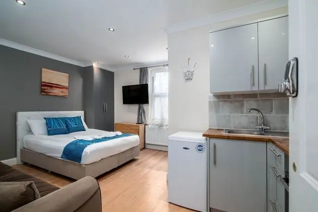 Superior Stüdyo, Özel Banyo