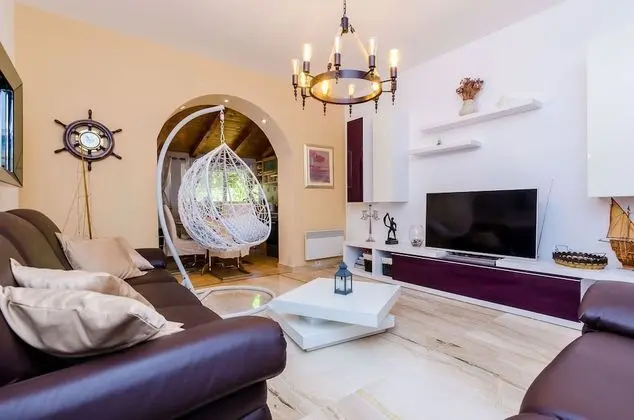 One bedroom apartment with patio