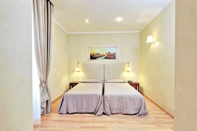 Büyük Yataklı Tek Kişilik Oda