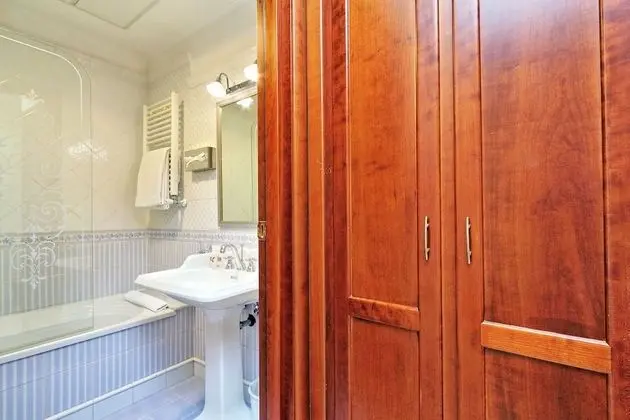 Büyük Yataklı Tek Kişilik Oda