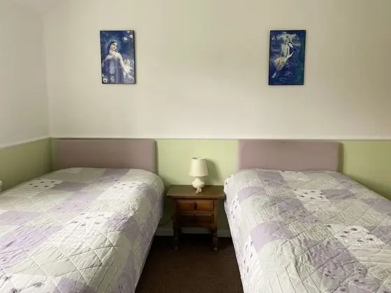 Classic Tek Büyük veya İki Ayrı Yataklı Oda, Ortak Banyo, Dağ Manzaralı (Chalice Room)