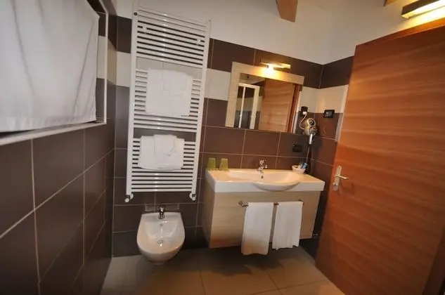 Büyük Yataklı Tek Kişilik Oda