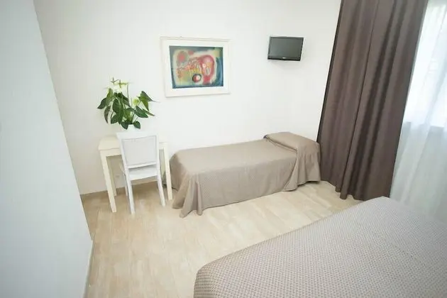 Üç Kişilik Oda