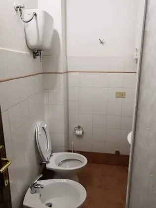 Tek Büyük Yataklı Oda, Ortak Banyo