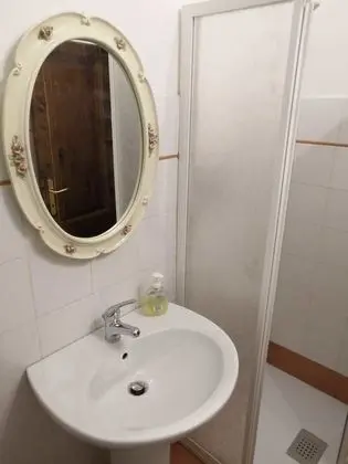 Tek Büyük Yataklı Oda, Ortak Banyo
