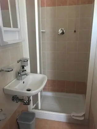Basic Tek Büyük Yataklı Oda