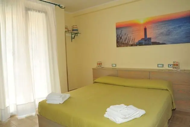 Deluxe Tek Büyük veya İki Ayrı Yataklı Oda, Küçük Mutfak