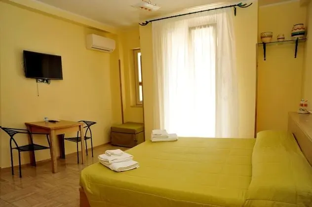 Deluxe Tek Büyük veya İki Ayrı Yataklı Oda, Küçük Mutfak