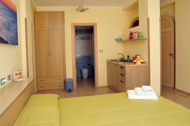 Deluxe Tek Büyük veya İki Ayrı Yataklı Oda, Küçük Mutfak