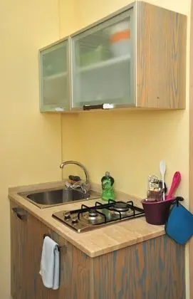 Tek Büyük veya İki Ayrı Yataklı Oda, Küçük Mutfak