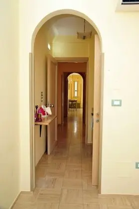 Tek Büyük veya İki Ayrı Yataklı Oda, Küçük Mutfak