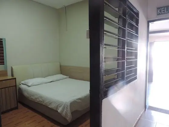 Basic Tek Büyük Yataklı Oda, Ortak Banyo (Small)
