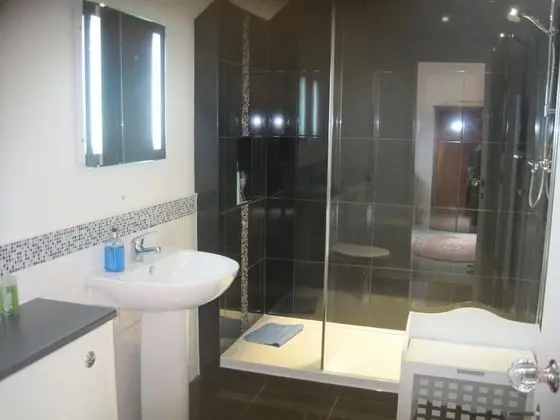 İki Ayrı Yataklı Oda, Banyolu/Duşlu