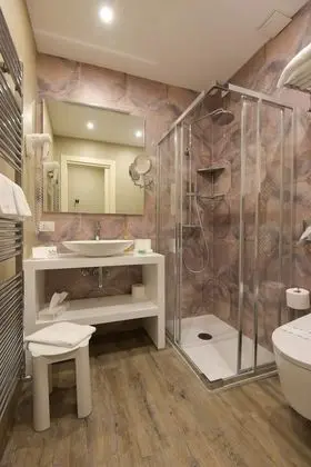 Design Tek Büyük veya İki Ayrı Yataklı Oda, Göl Manzaralı