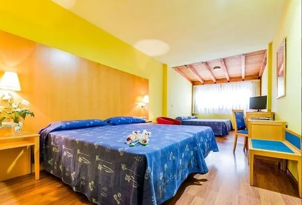 Üç Kişilik Oda (2 adults and 1 child)