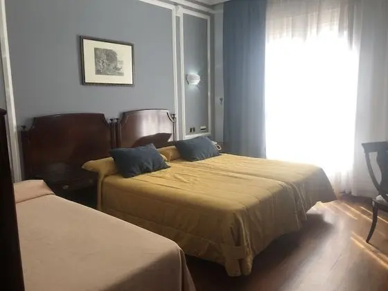 Üç Kişilik Oda